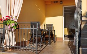 La Vista Apartments With Pool